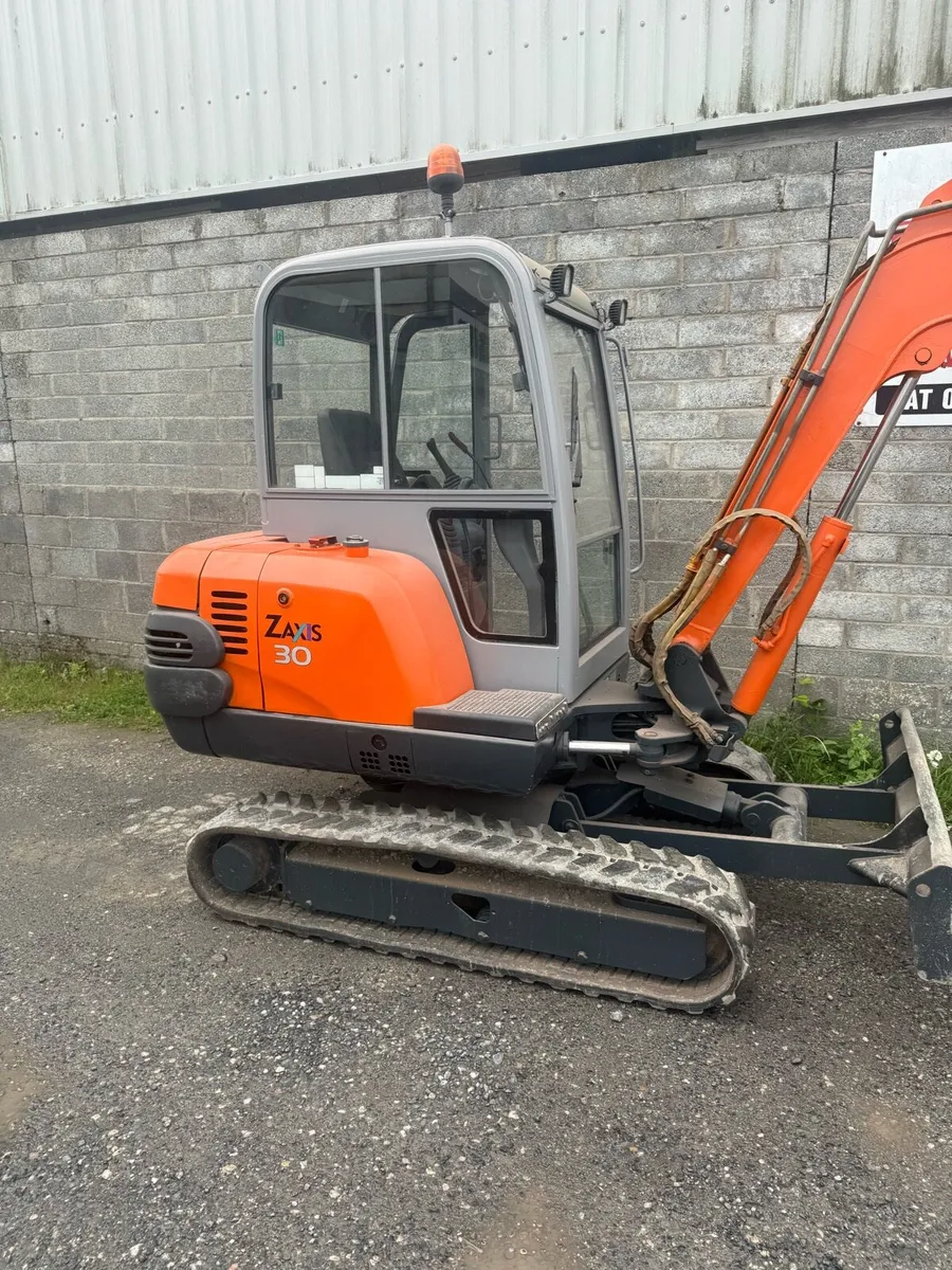 Hitachi Zaxis 30 - Image 2