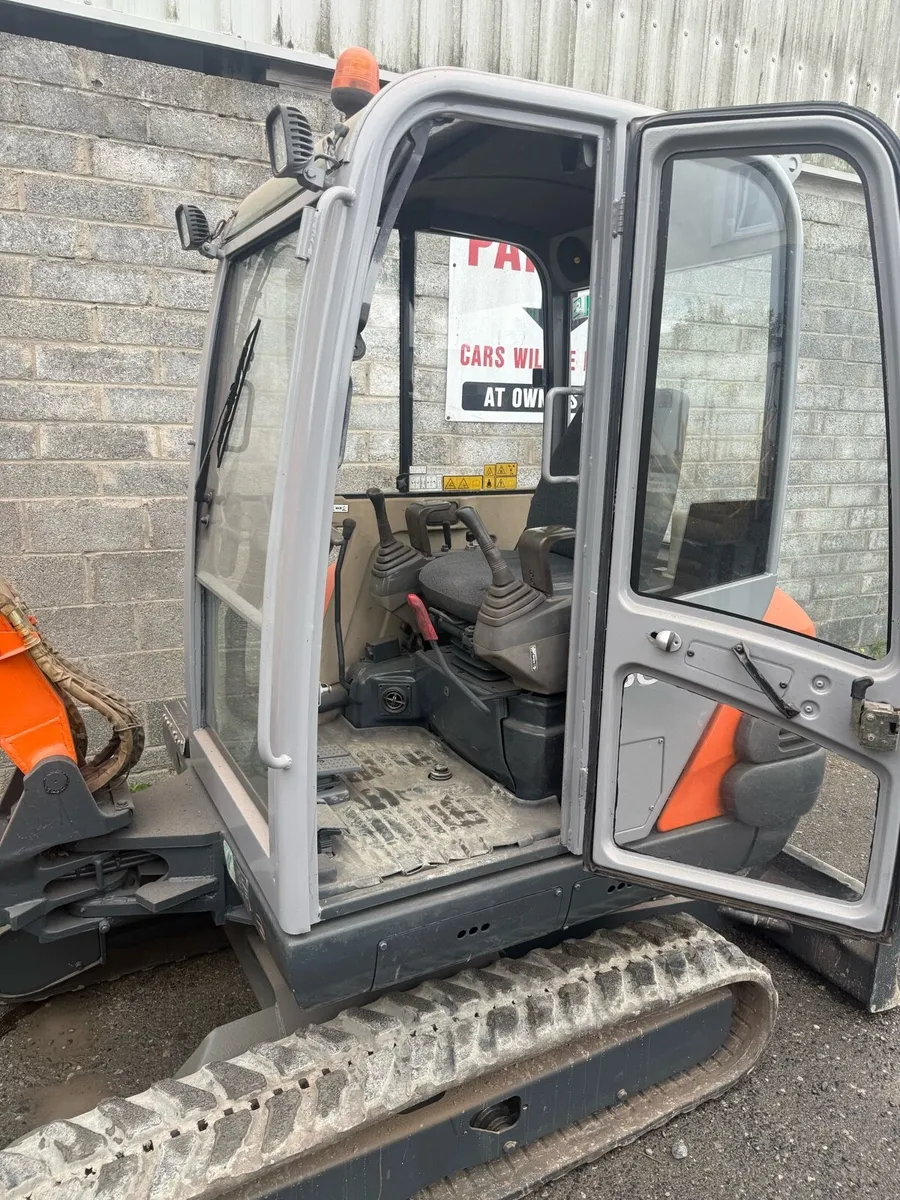 Hitachi Zaxis 30 - Image 4