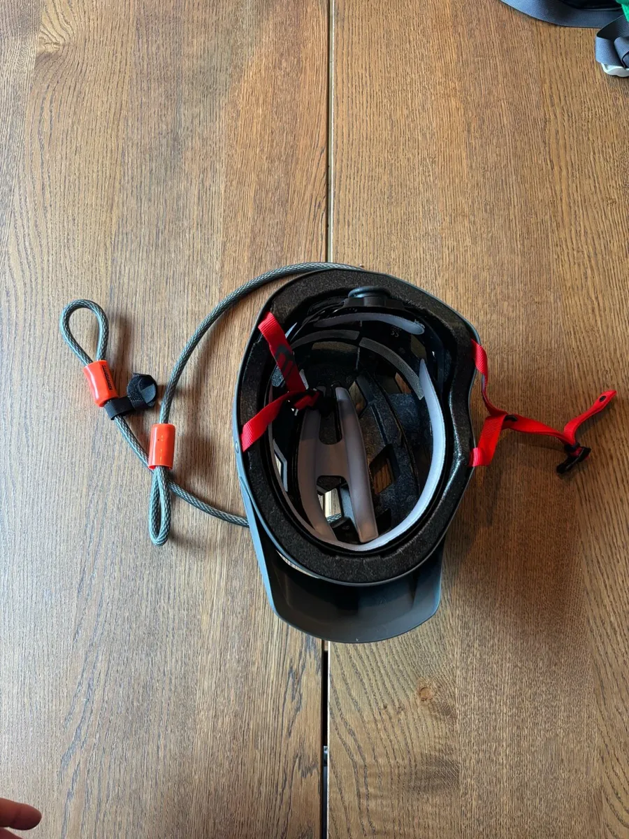 Helmet & lock - Image 1