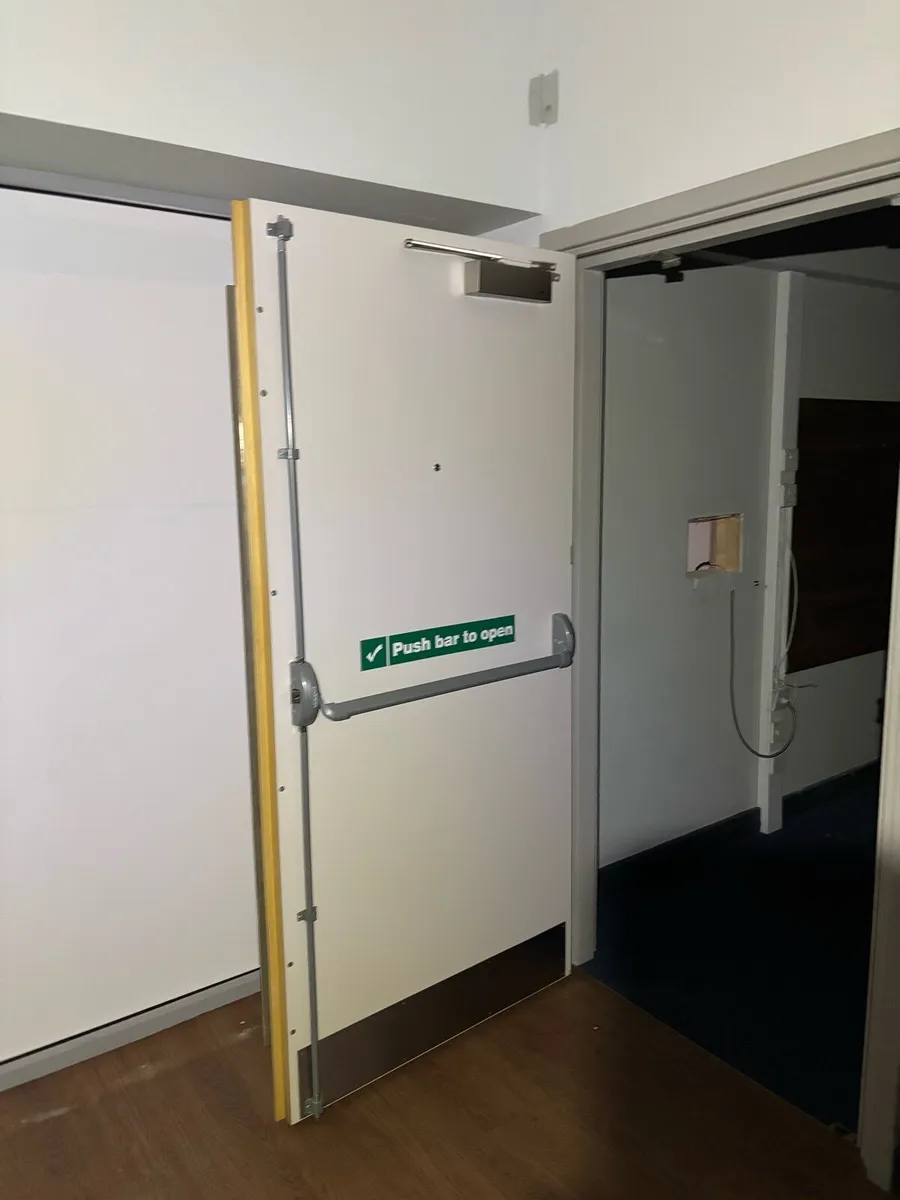 Metal frame doors - Image 4