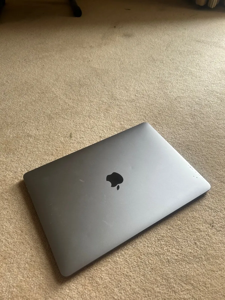 MacBook Air - Image 2