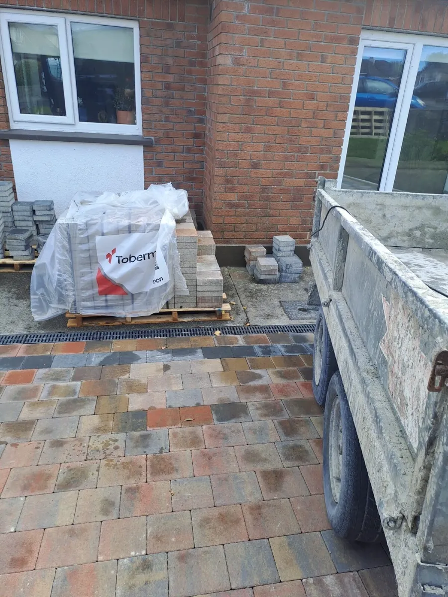 Tobermore Shannon Paving & Charcoal Border - Image 1