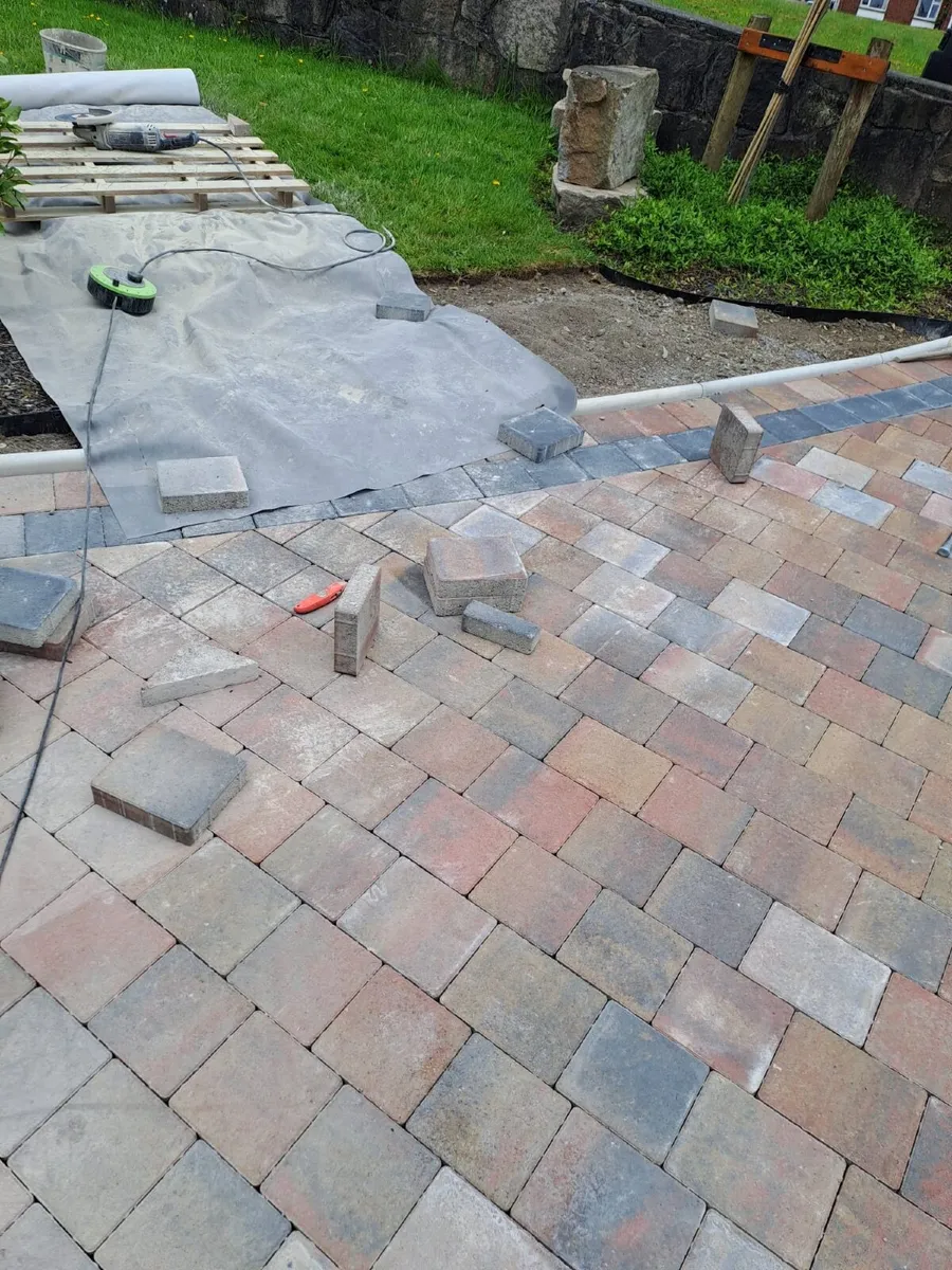 Tobermore Shannon Paving & Charcoal Border - Image 2