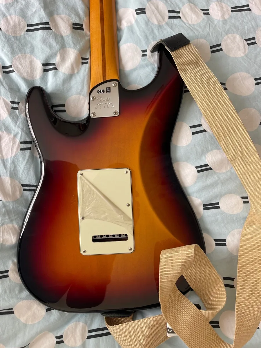 Fender American ultra Stratocaster - Image 2