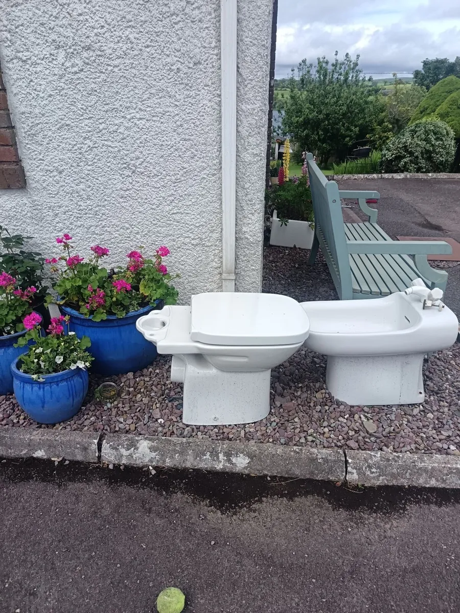 Bathroom ware - Image 1