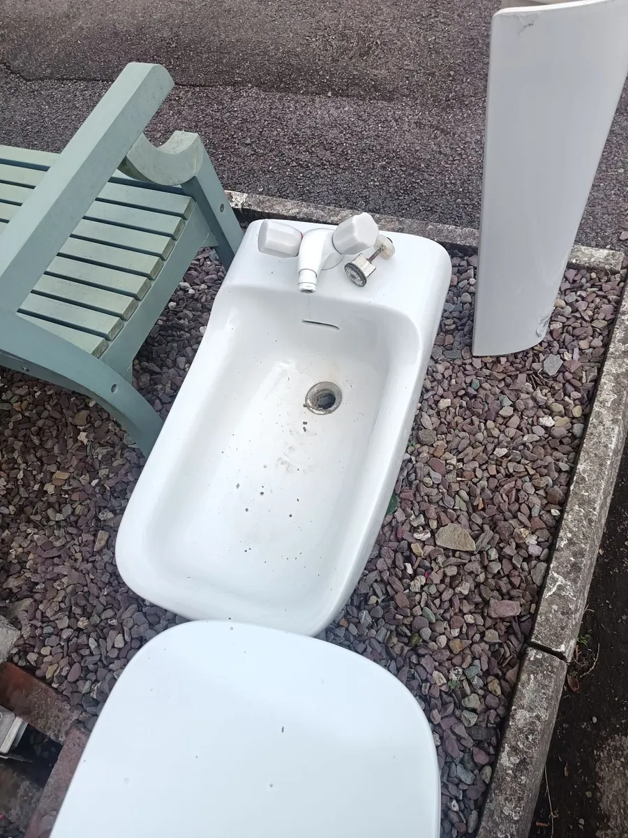 Bathroom ware - Image 2