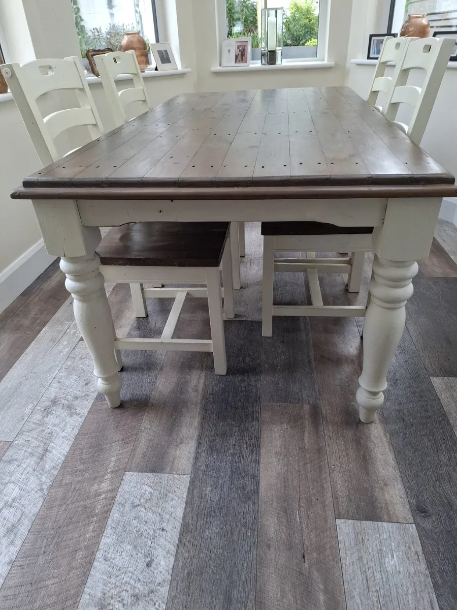 Kitchen table with 4 matching chairs - Image 1