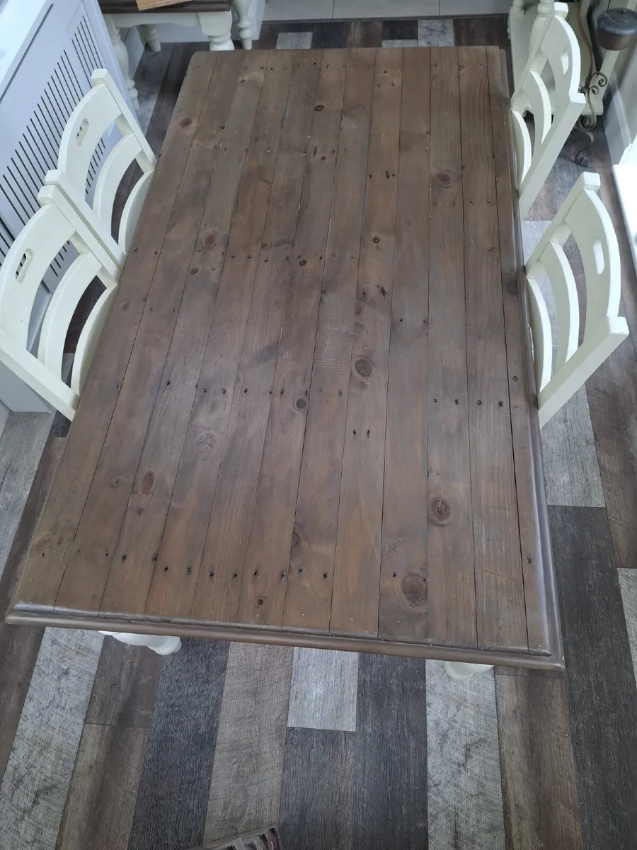 Kitchen table with 4 matching chairs - Image 2