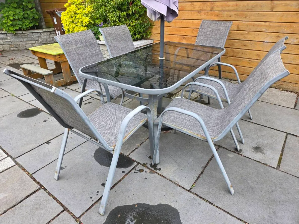 Garden table and chairs - Image 1