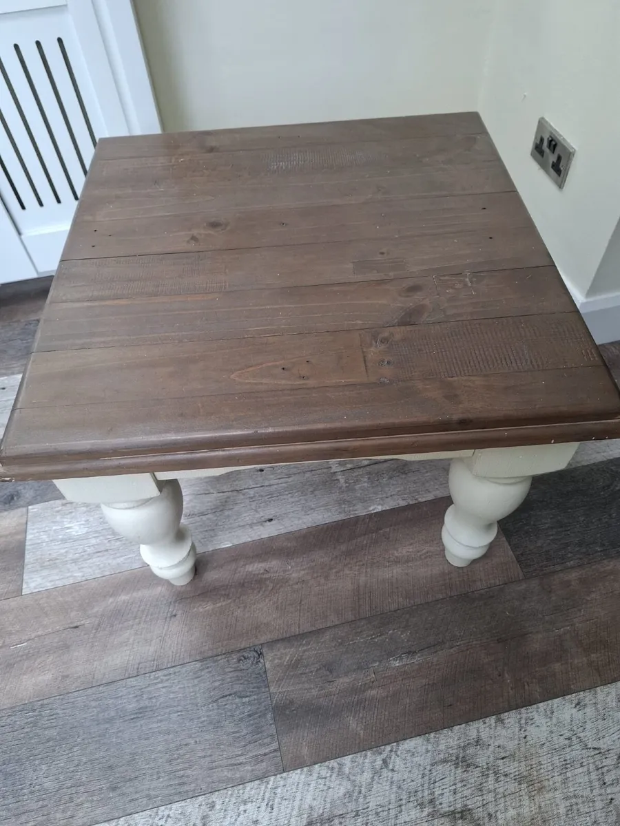 Corner Table kitchen