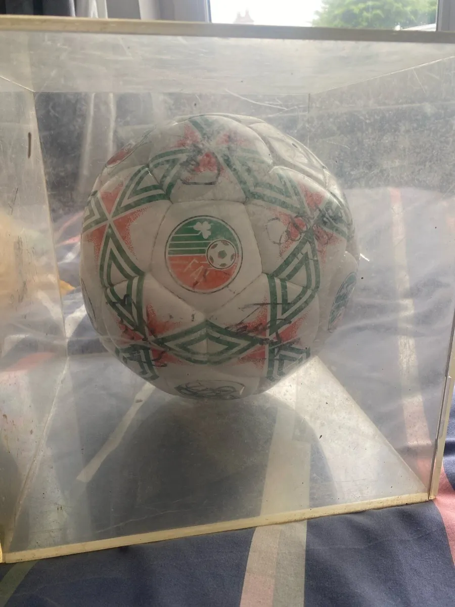 irish italian 90 ball sighned by all players - Image 3