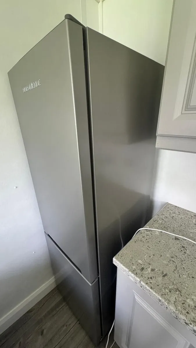 Nordmende Low Frost Fridge Freezer (54 x 170cm ) - Image 3