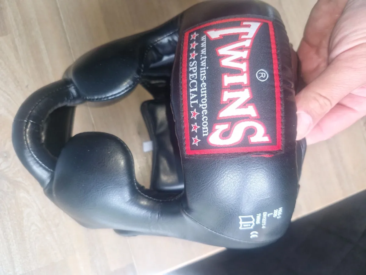 Twins Black Sparring Headguard - Image 3