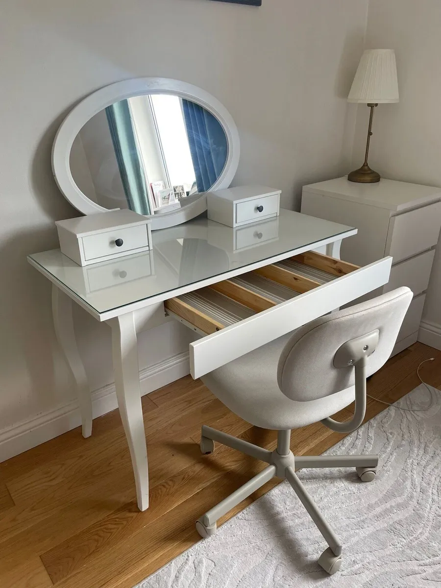 Dressing table, mirror and chair. - Image 1