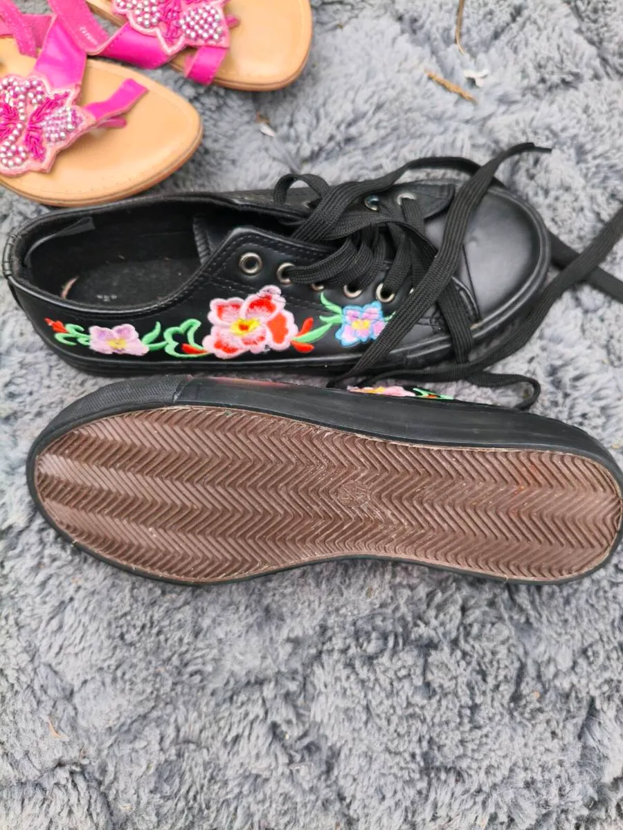 2 new pair summer shoes, size 3/4 new never worn - Image 3