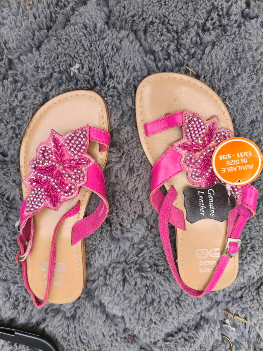 2 new pair summer shoes, size 3/4 new never worn - Image 4