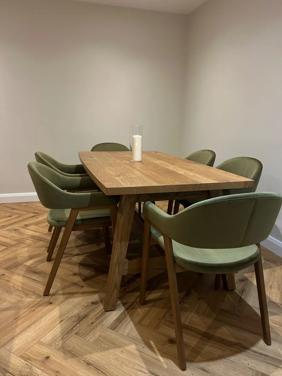 Extendable oak dining table, 6 olive green chairs - Image 2
