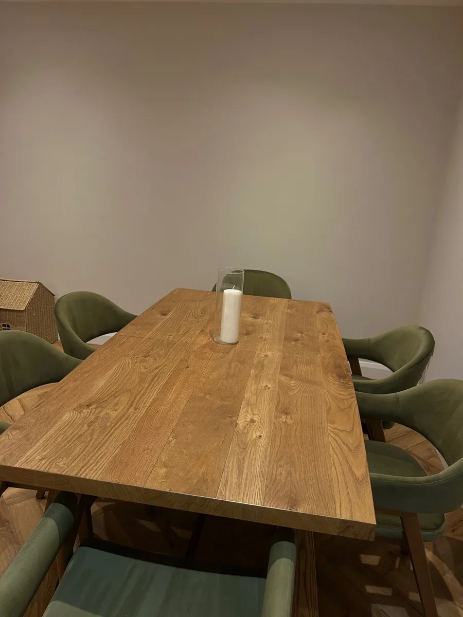 Extendable oak dining table, 6 olive green chairs - Image 3