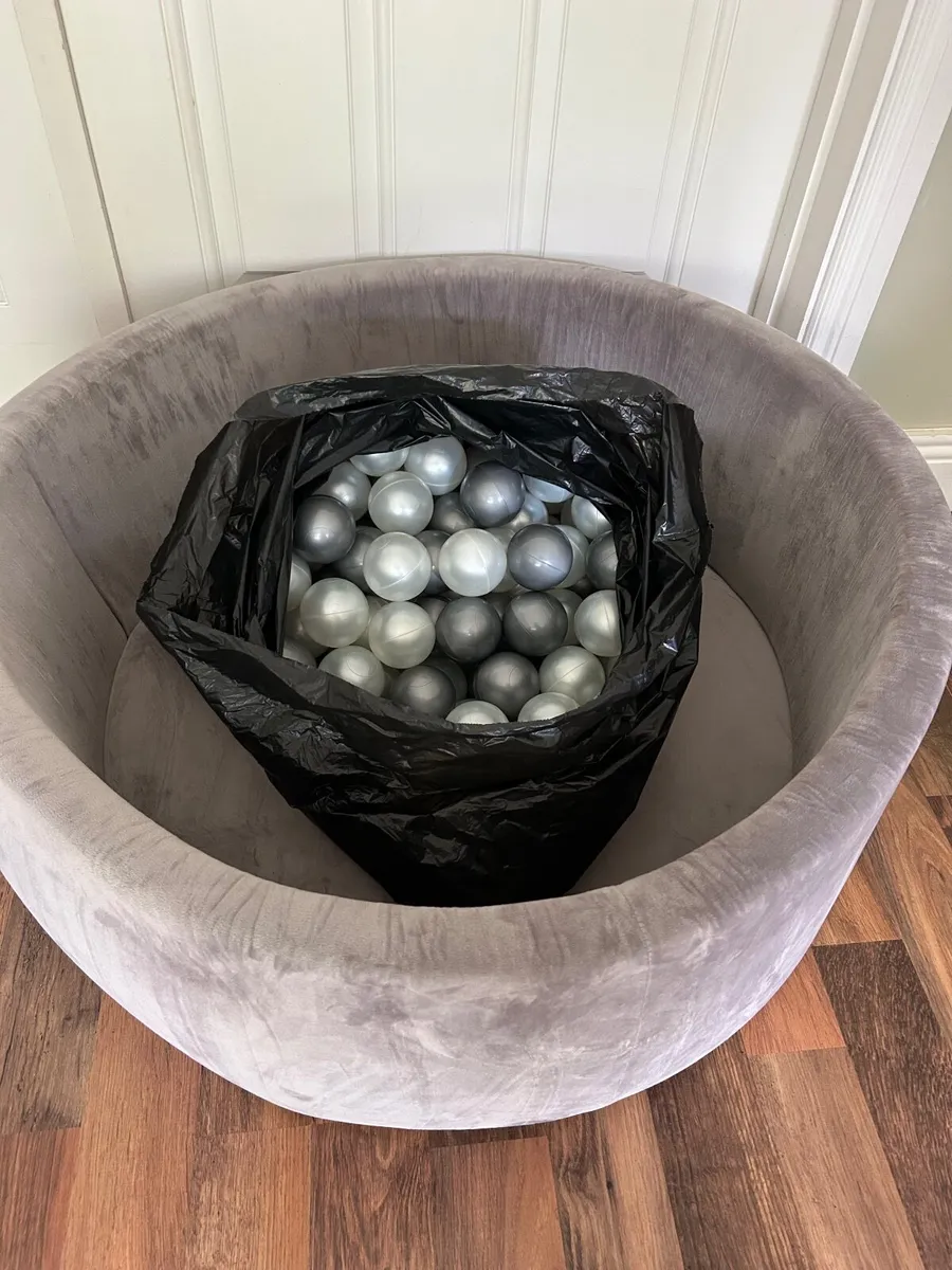 Ball pit - Image 1