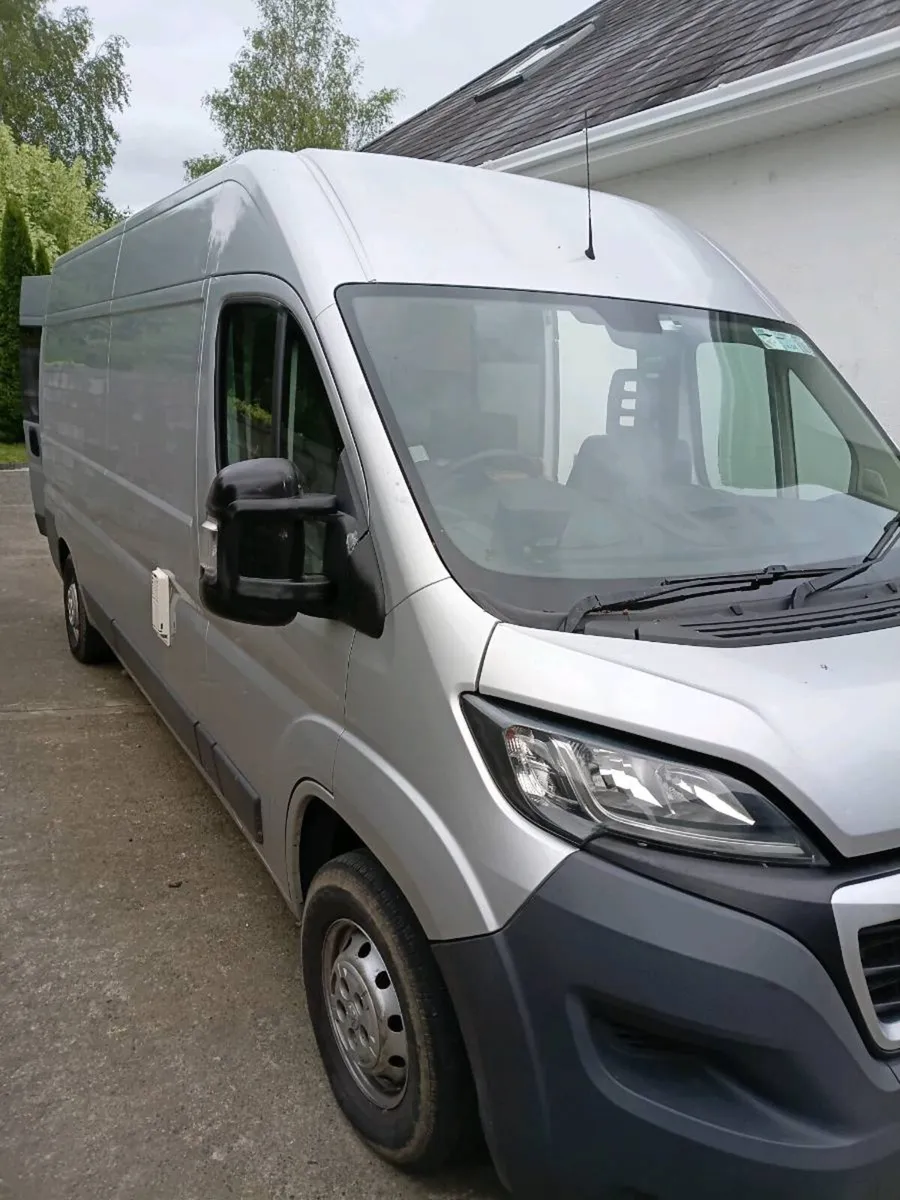 Camper van - Image 2