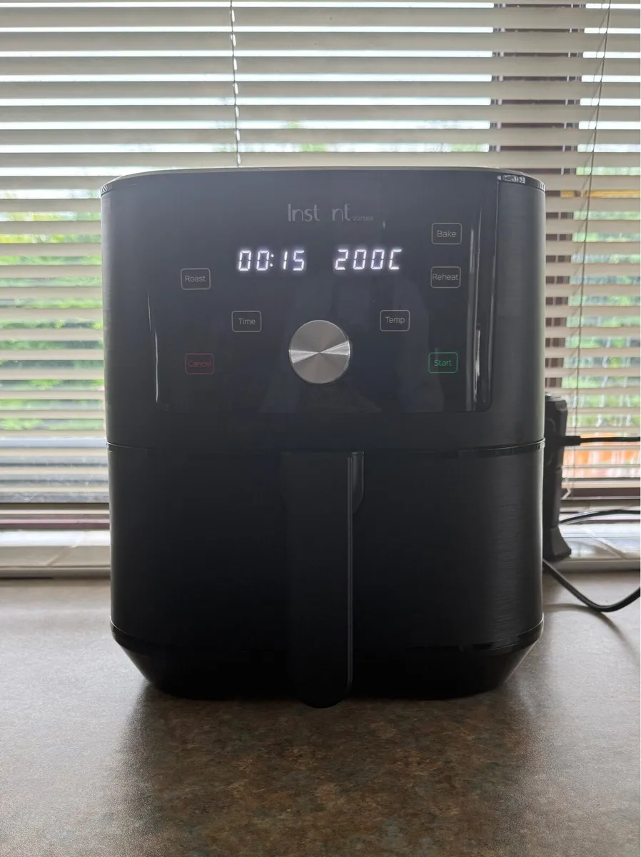 Instant Vortex Airfryer - Image 1