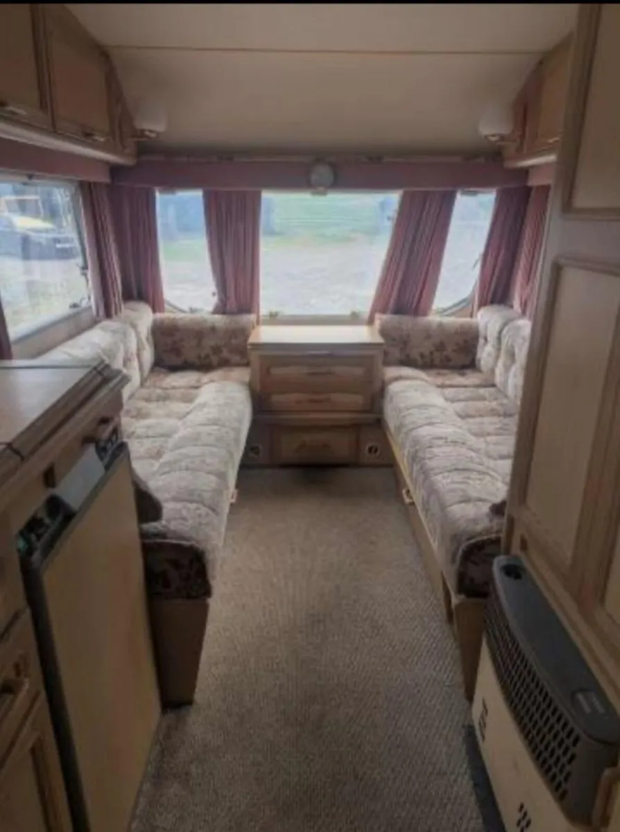 Swift 5/6 berth with Remote mover & Awning - Image 4