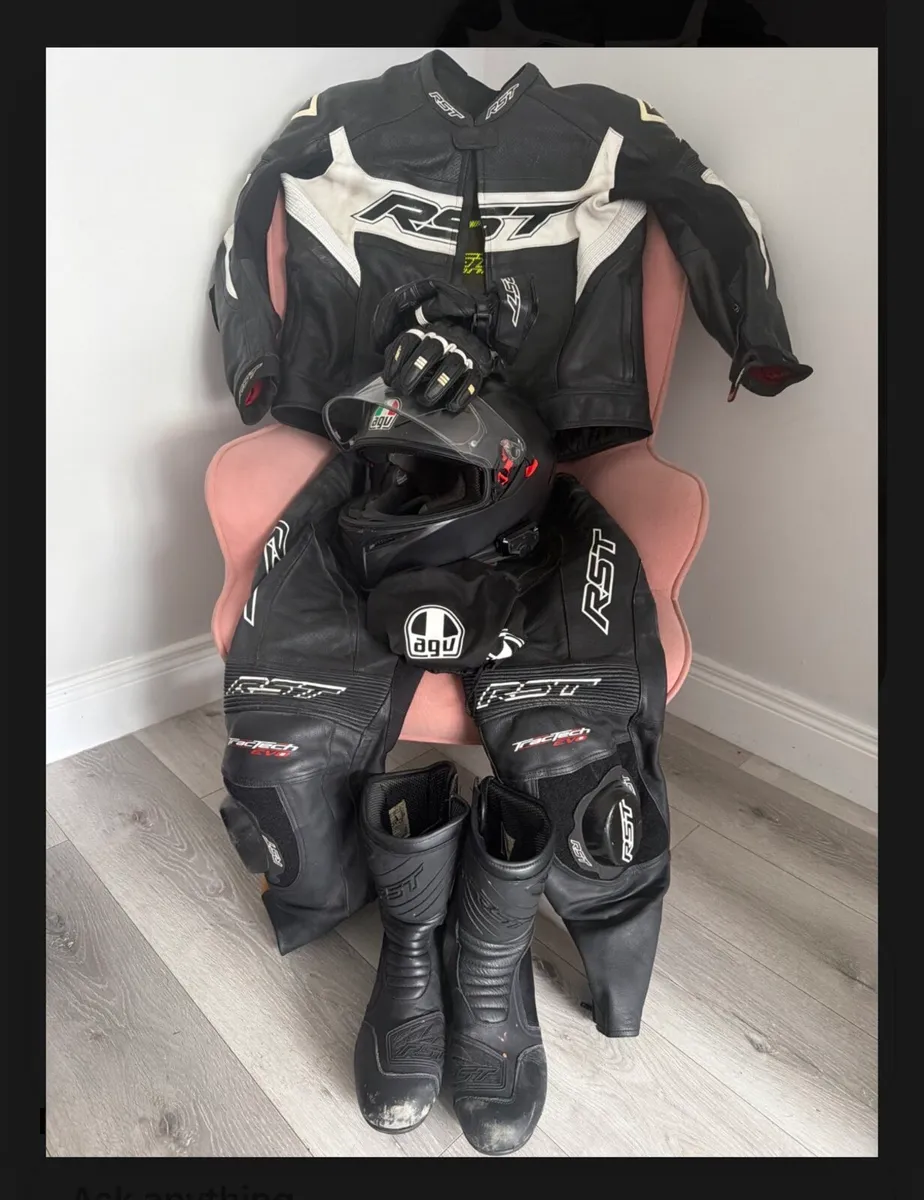 Motorcycle leathers and full set up - Image 1