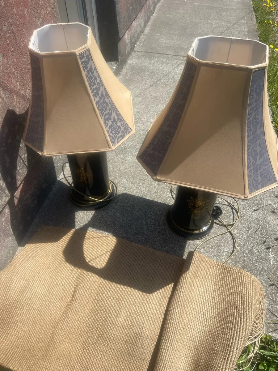 Lamp shades & tables - Image 4