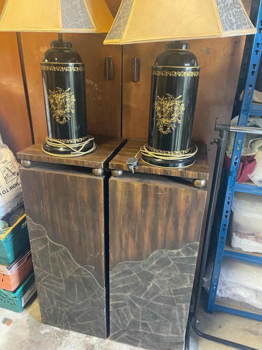 Lamp shades & tables - Image 1