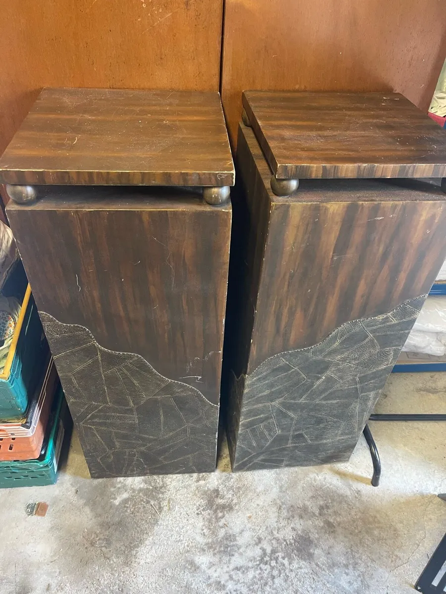 Lamp shades & tables - Image 2