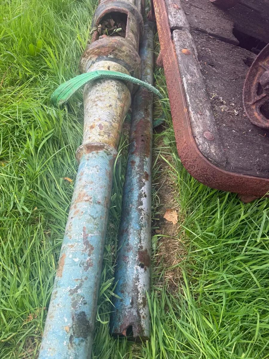 Reclaimed cast iron broken lamp post - Image 3