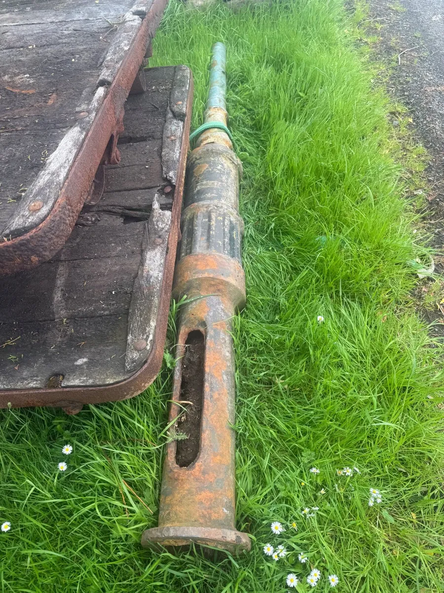 Reclaimed cast iron broken lamp post - Image 4