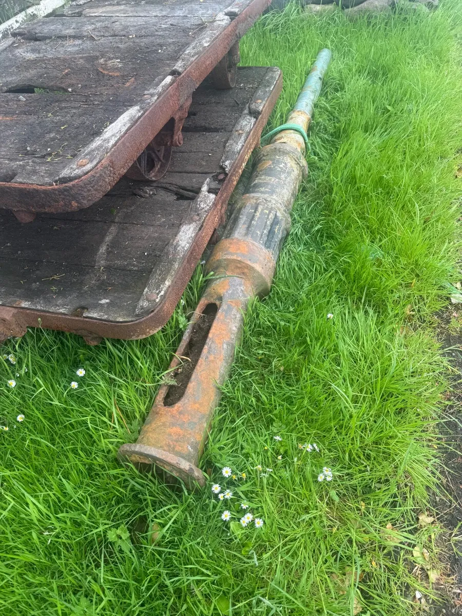 Reclaimed cast iron broken lamp post - Image 1