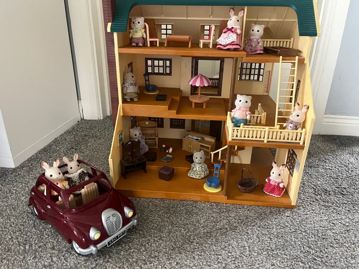 Sylvanian dolls house+ accessories - Image 4