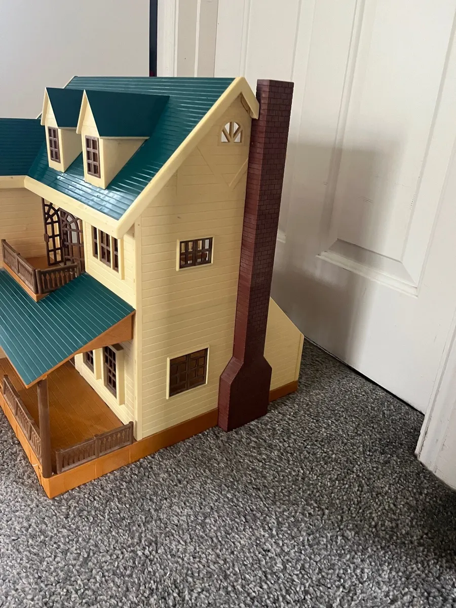Sylvanian dolls house+ accessories - Image 2
