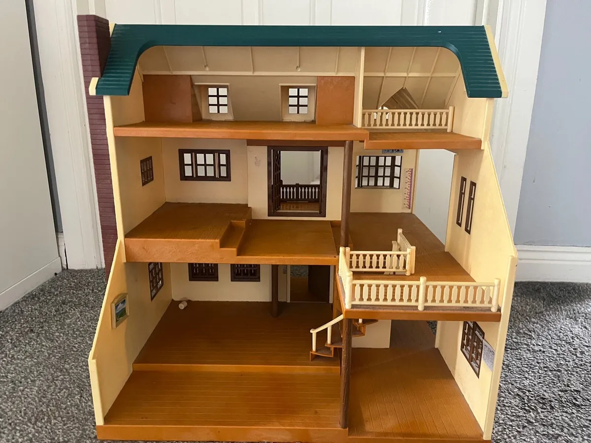 Sylvanian dolls house+ accessories - Image 3