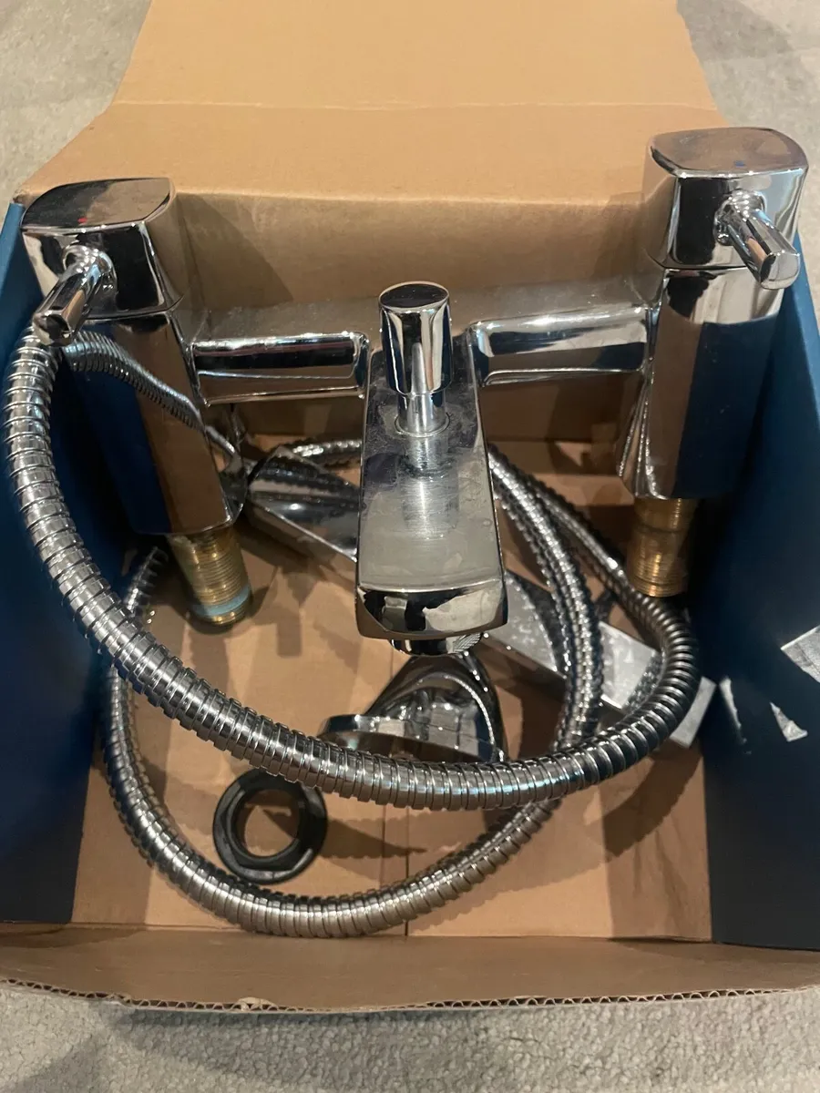 Bathroom basin mixer taps - Image 3