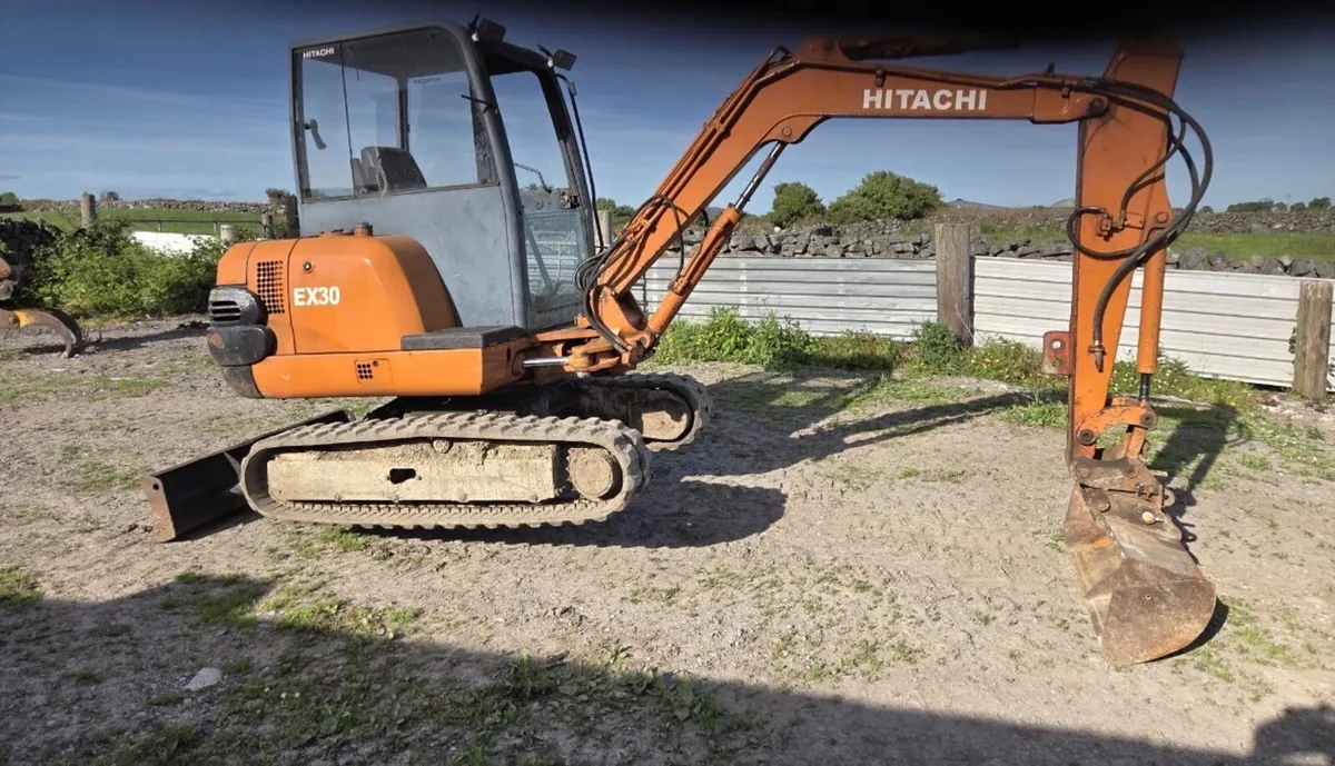 Hitachi Ex30 Digger an low loader - Image 2