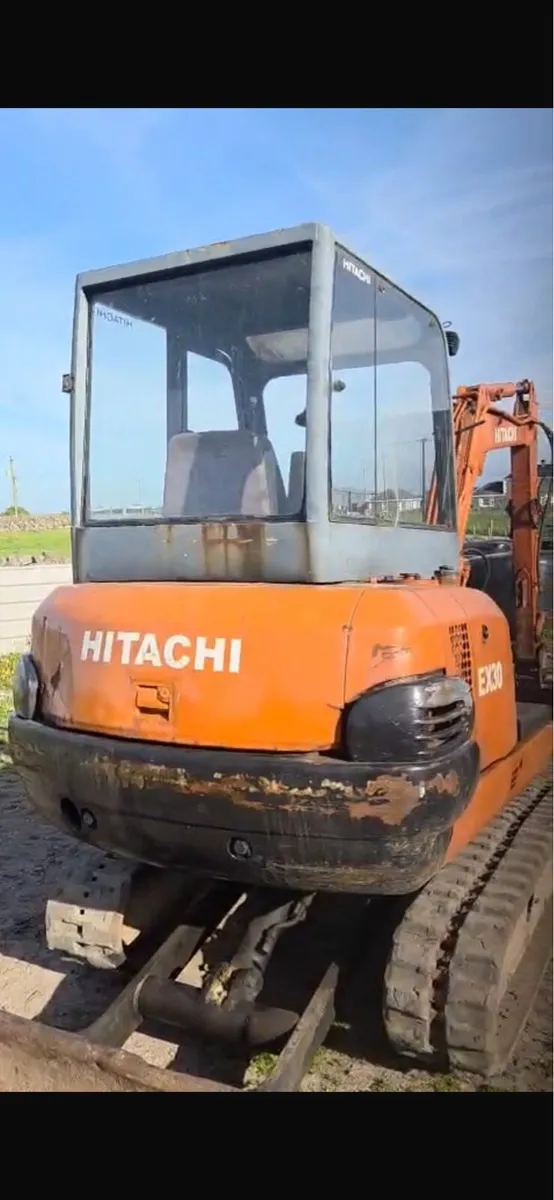 Hitachi Ex30 Digger an low loader - Image 3