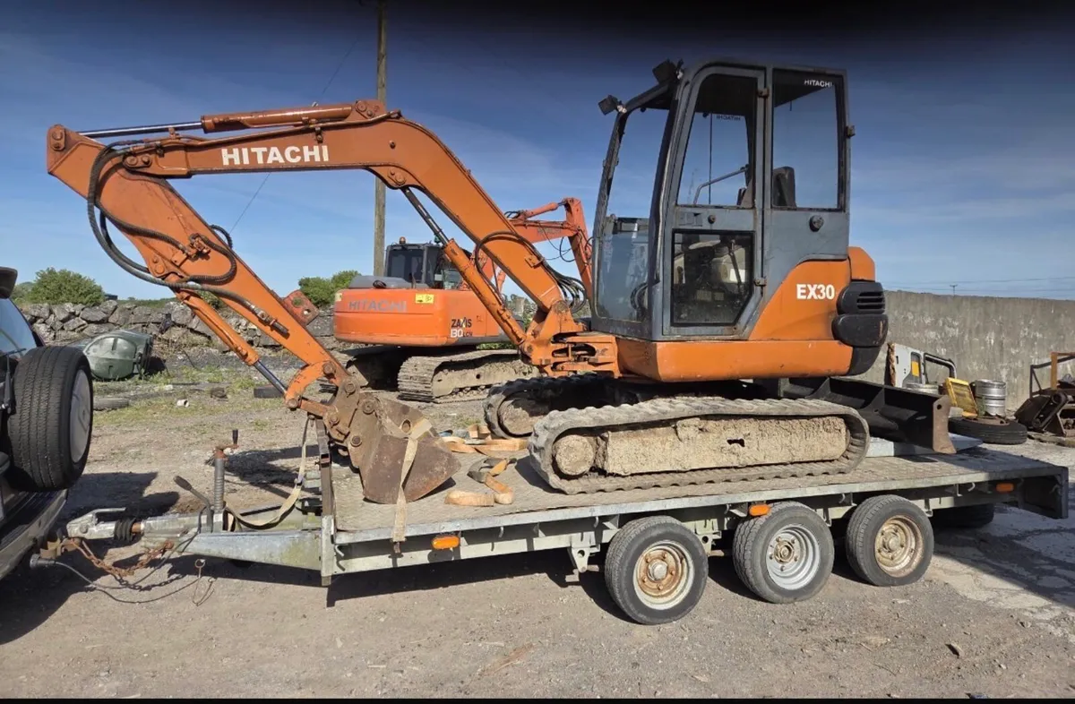 Hitachi Ex30 Digger an low loader - Image 1