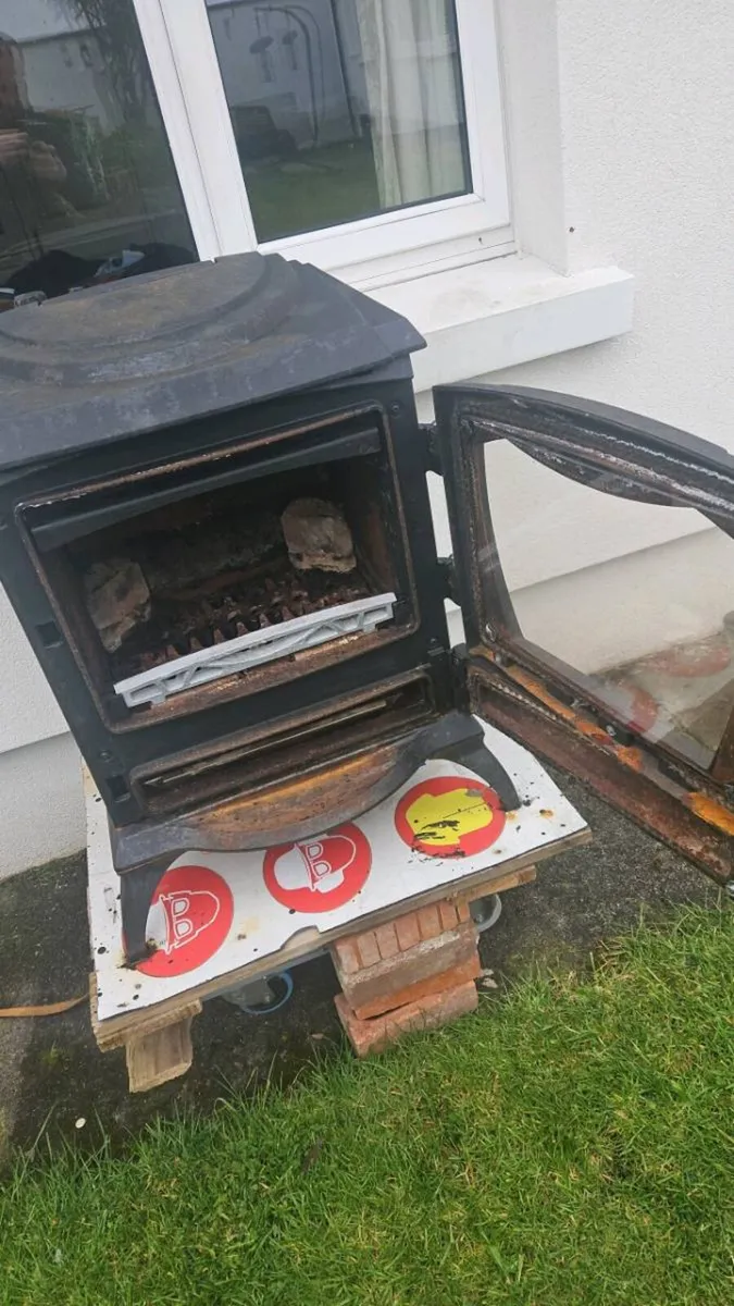 Stove with back boiler - Image 3