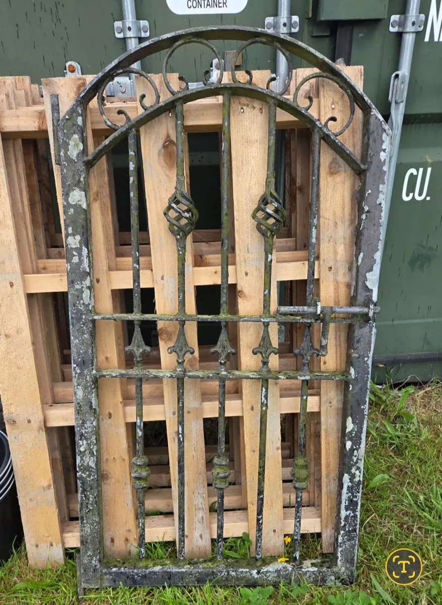 Gate - garden / side entrance