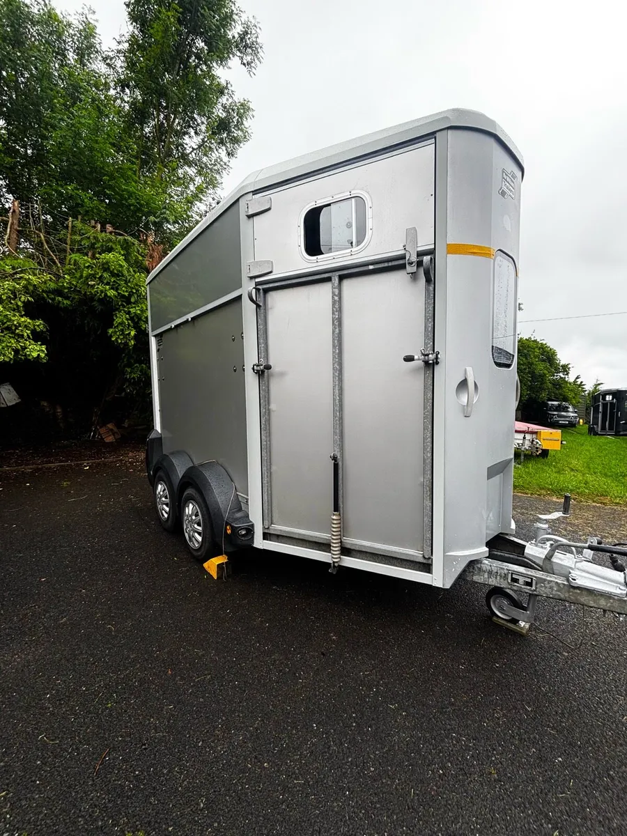 506 horsebox - Image 1