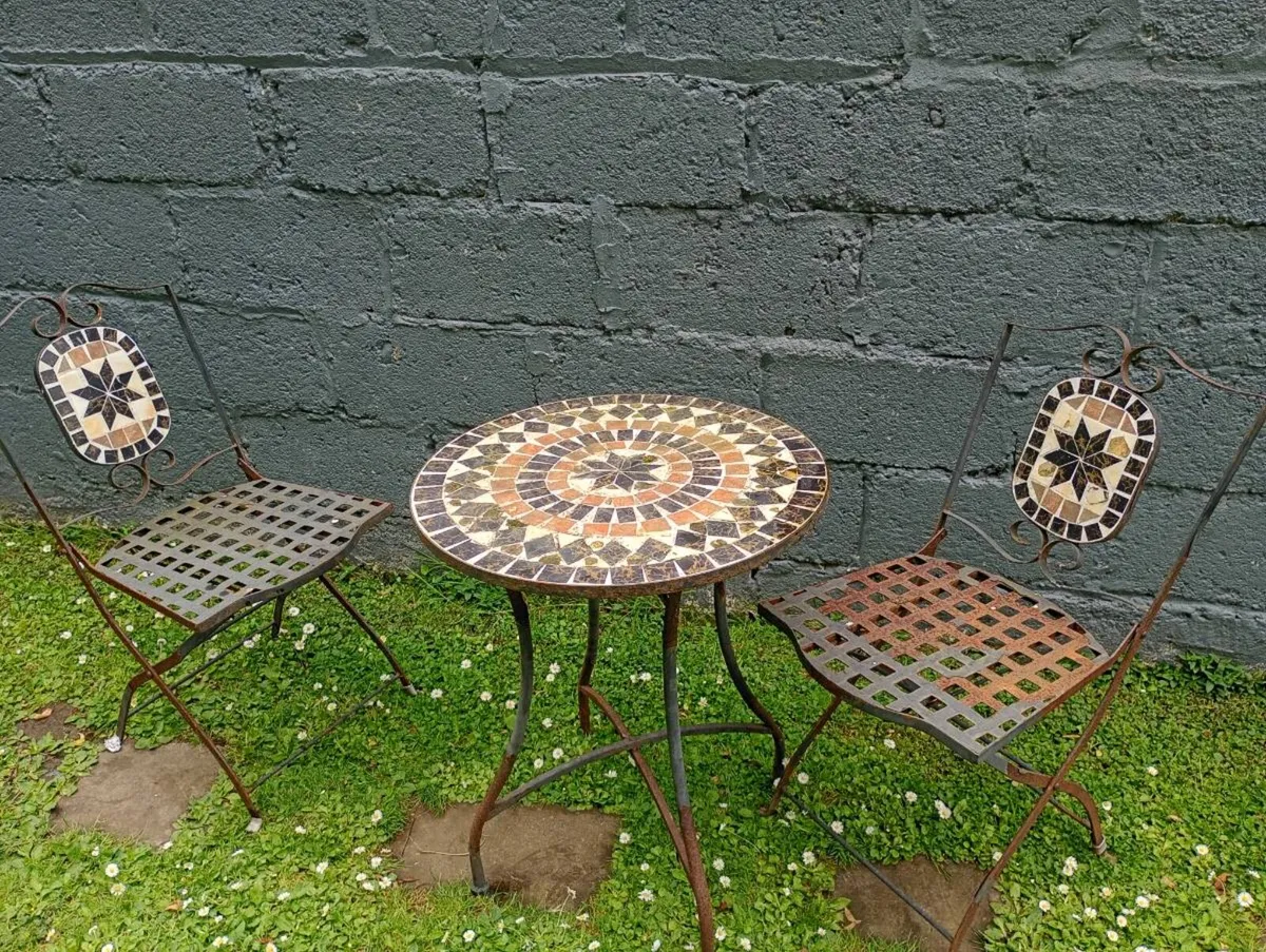 Metal outdoor patio furniture - Image 1