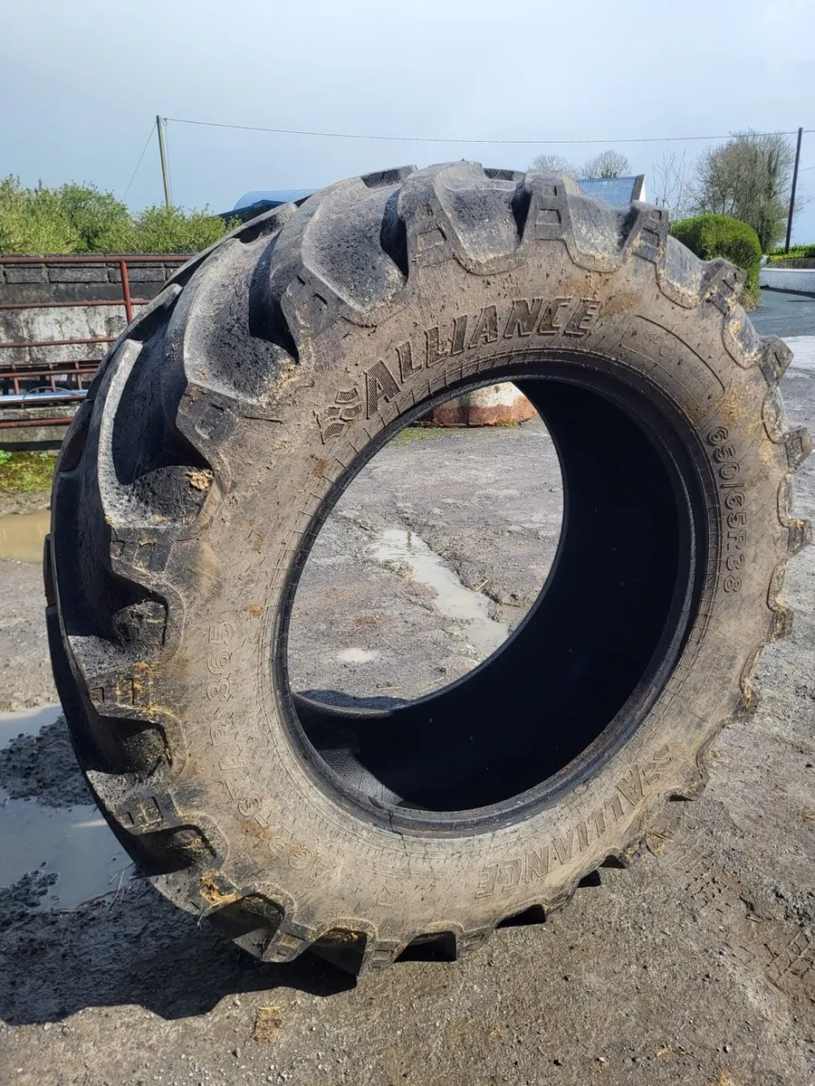 650/65 38 Tyre - Image 1