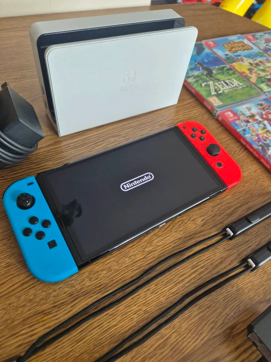 Nintendo switch oled + Game - Image 2