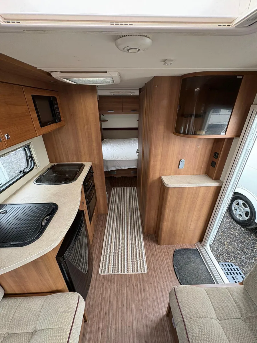 Elddis Affinity caravan 4 berth island bed - Image 4