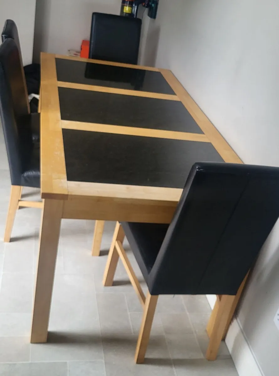 Kitchen table & chairs - Image 1