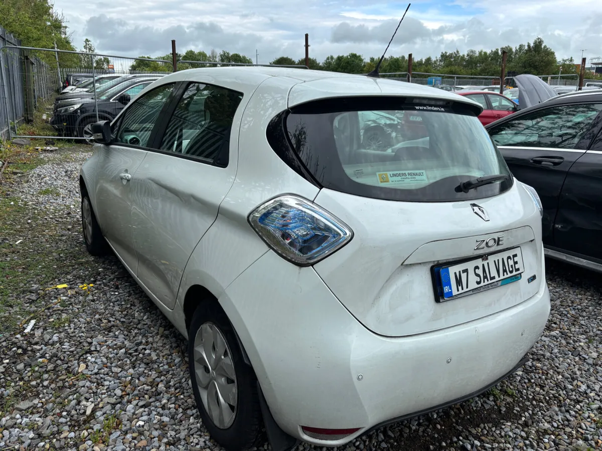 19 Zoe Exp 40km Takes drive V clean - Image 4