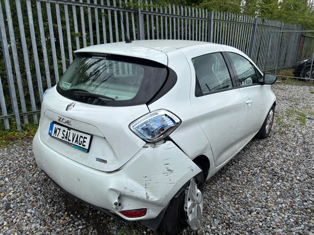 19 Zoe Exp 40km Takes drive V clean - Image 3